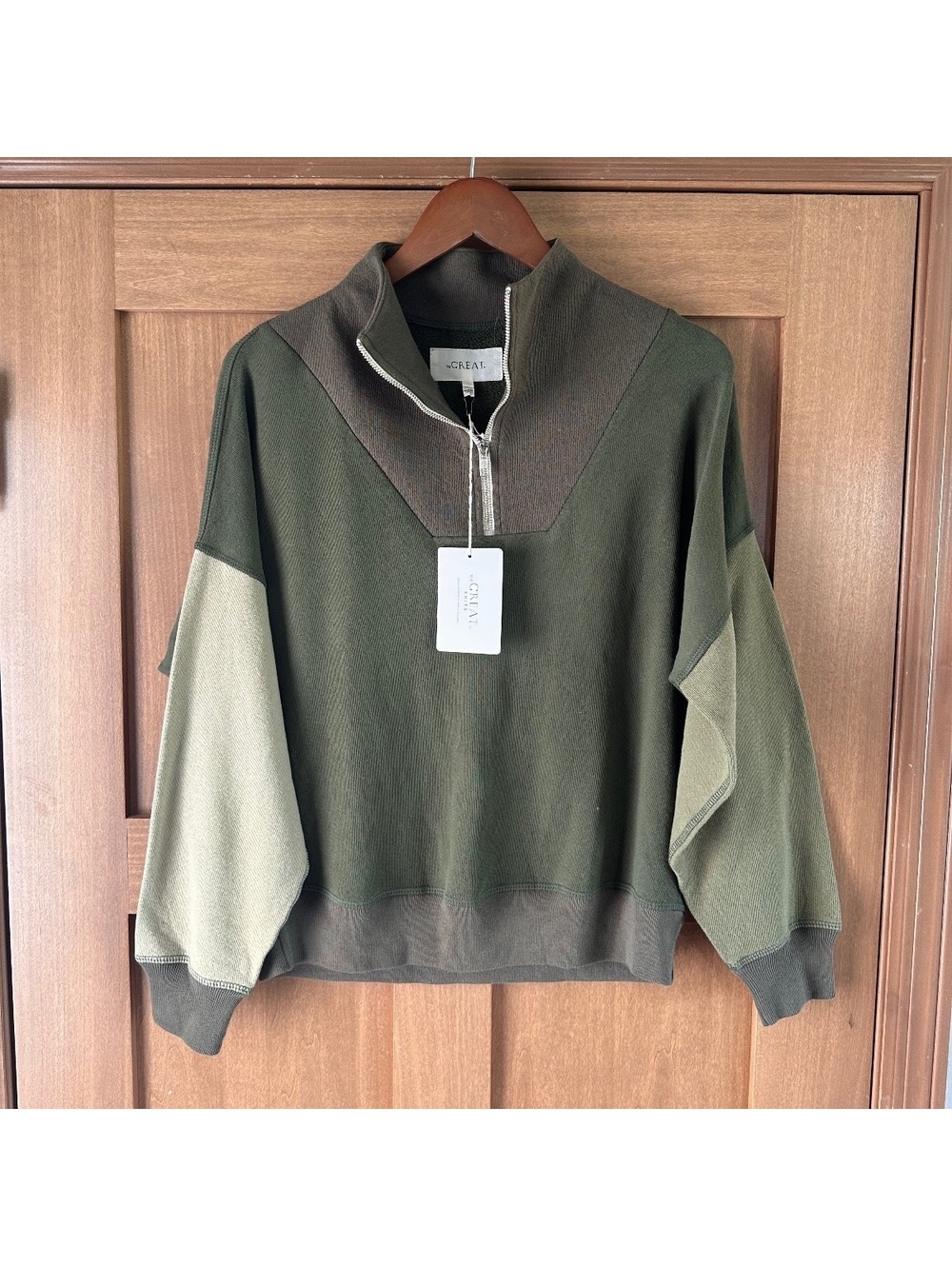 NWT THE GREAT. The Colorblock Trail Sweatshirt in Army Green Women’s sz 1 Small